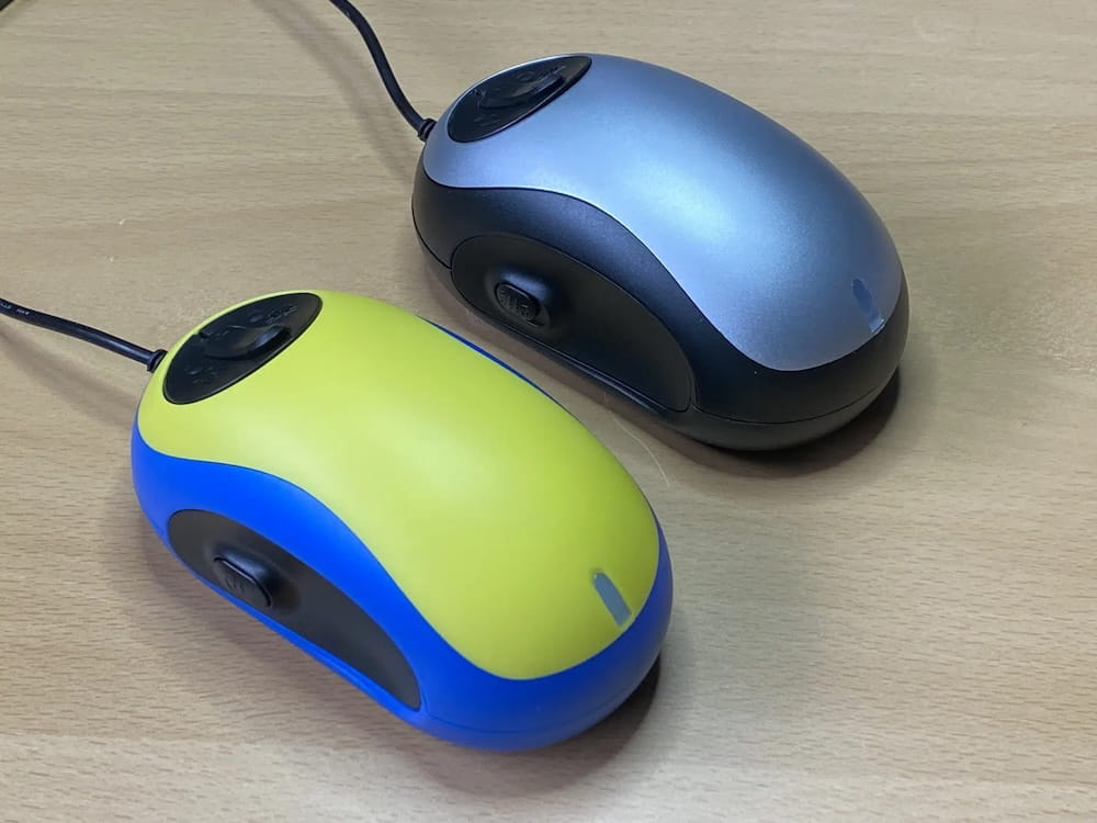 Loupe électronique de la taille d'une souris d'ordinateur, pour malvoyant